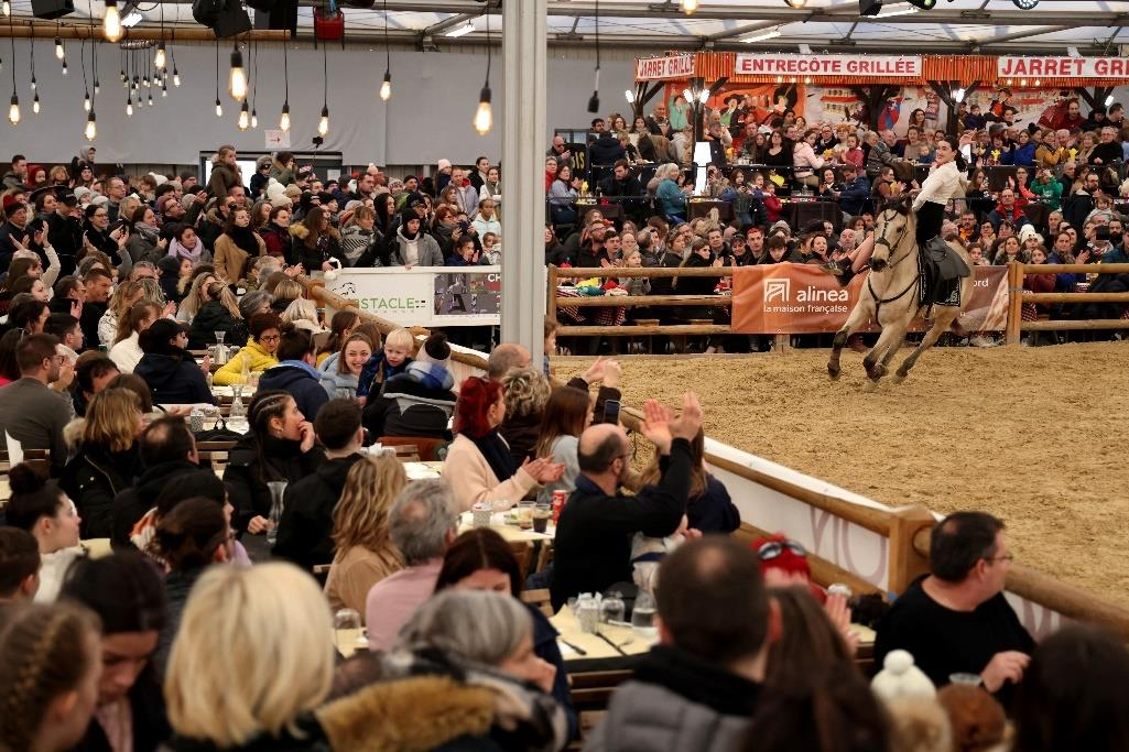 © Jérôme REY Cabaret Equestre